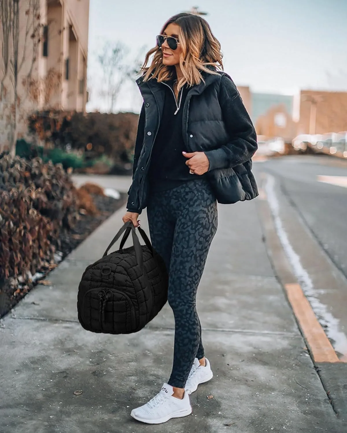 FODOKO Quilted Duffel Bag for Women, Puffer Gym Duffle with Shoe Compartment, Lightweight Large Crossbody Sport Bag Travel Tote, Black