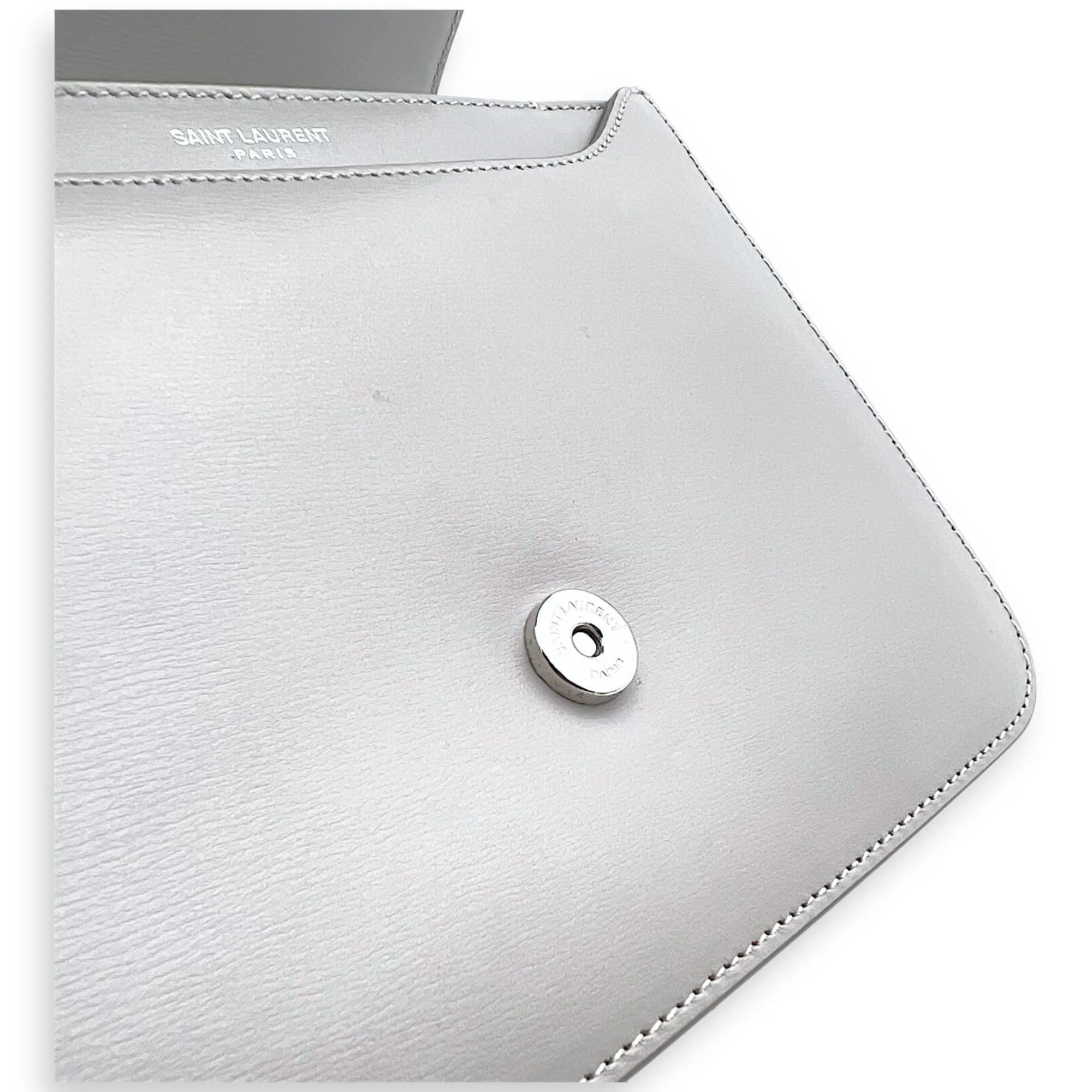 Le 61 Saddle Grey Shoulder Bag in Calfskin, Silver hardware
