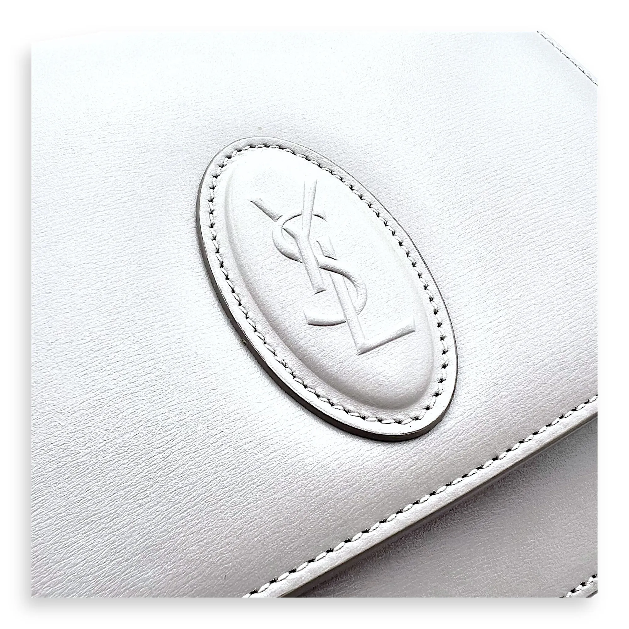 Le 61 Saddle Grey Shoulder Bag in Calfskin, Silver hardware