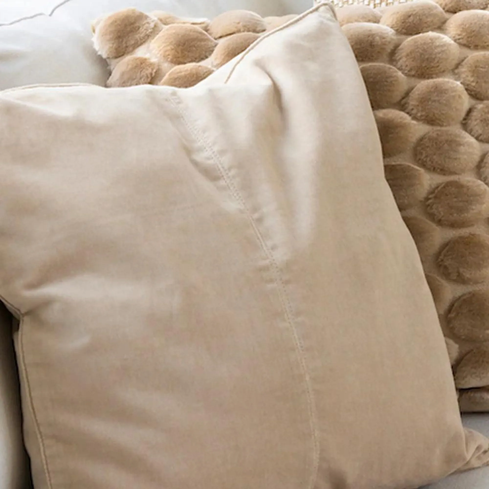 Velvet Base New Beige Cushion